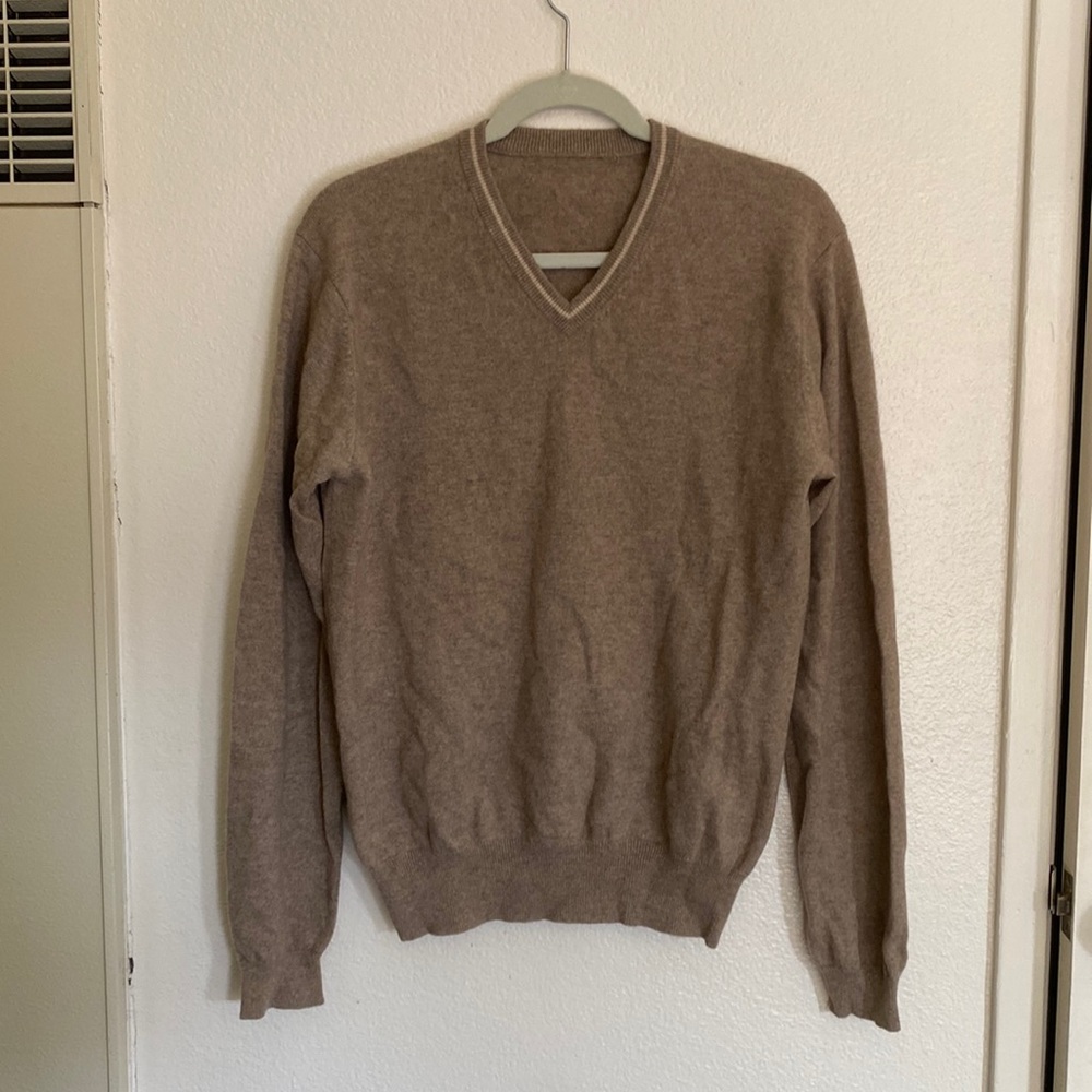 Men’s cashmere v-neck sweater
